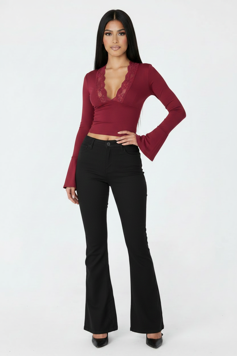 Modelo Top Luna burdeos - mano en cadera