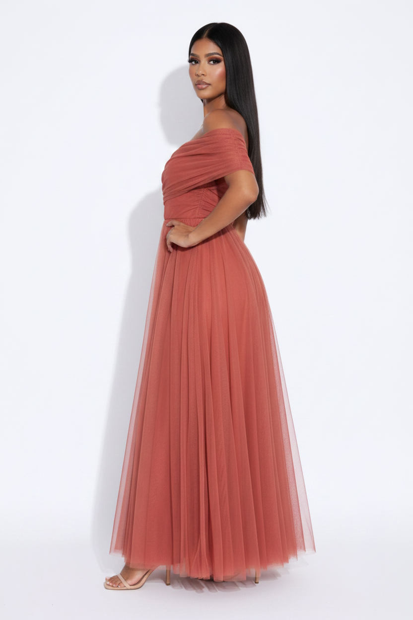 Vestido Toledo pose 2
