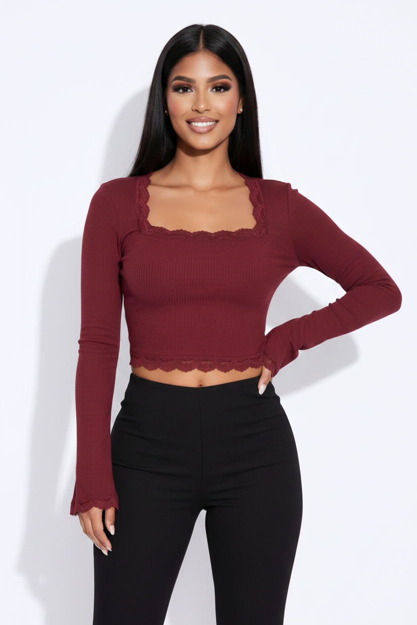 Modelo top encaje exclusivo burdeos - mano en cadera