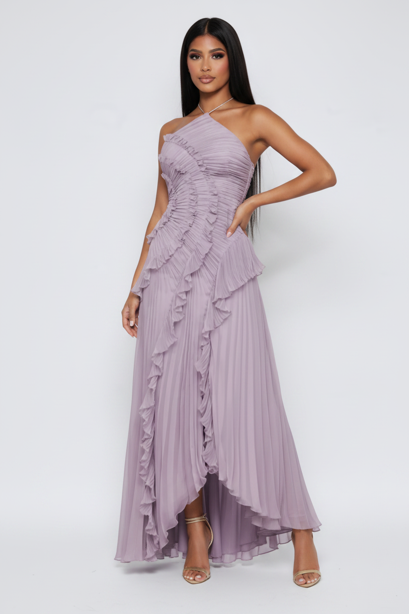 Modelo vestido volantes lavanda - mano en cadera