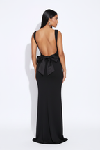 Modelo vestido lazo espalda negro - espalda detalle lazo