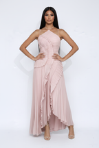 Modelo vestido volantes rosa - power pose