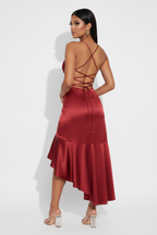 Modelo vestido aura rojo - espalda tirantes cruzados