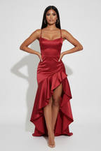 Modelo vestido aura rojo - power pose
