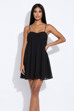 Modelo frontal vestido angel negro