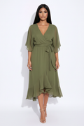 Vestido verde salvia pose 1