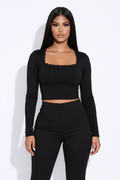 Modelo top encaje exclusivo negro - frontal
