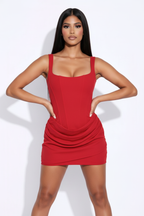 Modelo vestido mini reloj de arena rojo - power pose