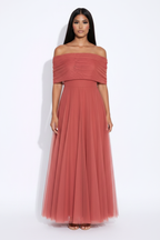 Vestido Toledo pose 1