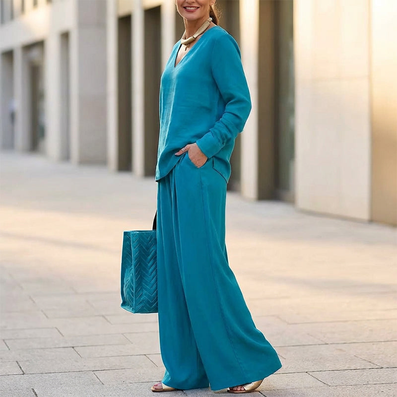 Conjunto con cuello en V y pantalones de pierna ancha