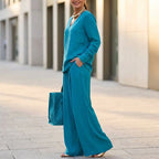 Conjunto con cuello en V y pantalones de pierna ancha