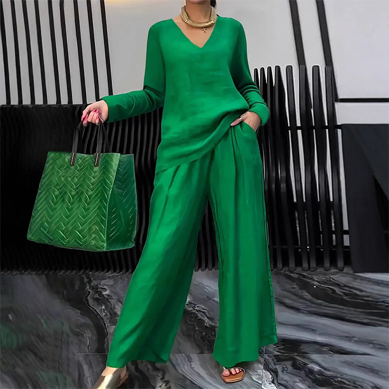 Conjunto con cuello en V y pantalones de pierna ancha