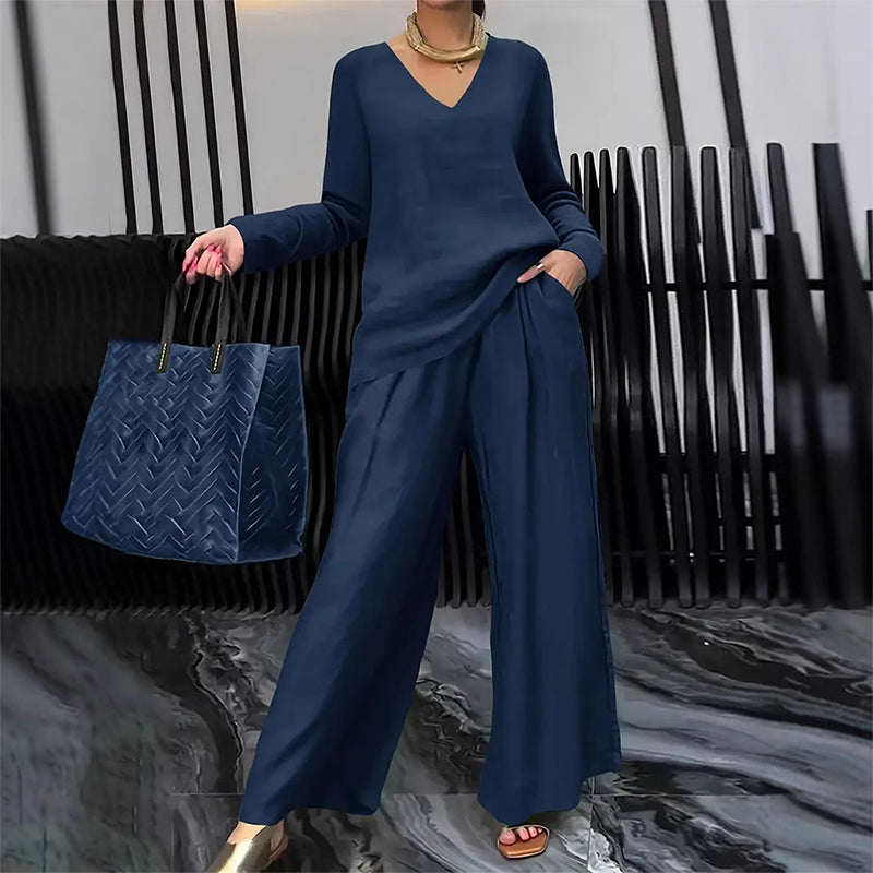 Conjunto con cuello en V y pantalones de pierna ancha