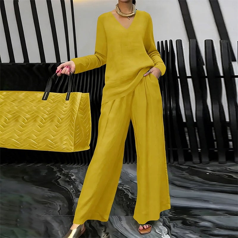 Conjunto con cuello en V y pantalones de pierna ancha